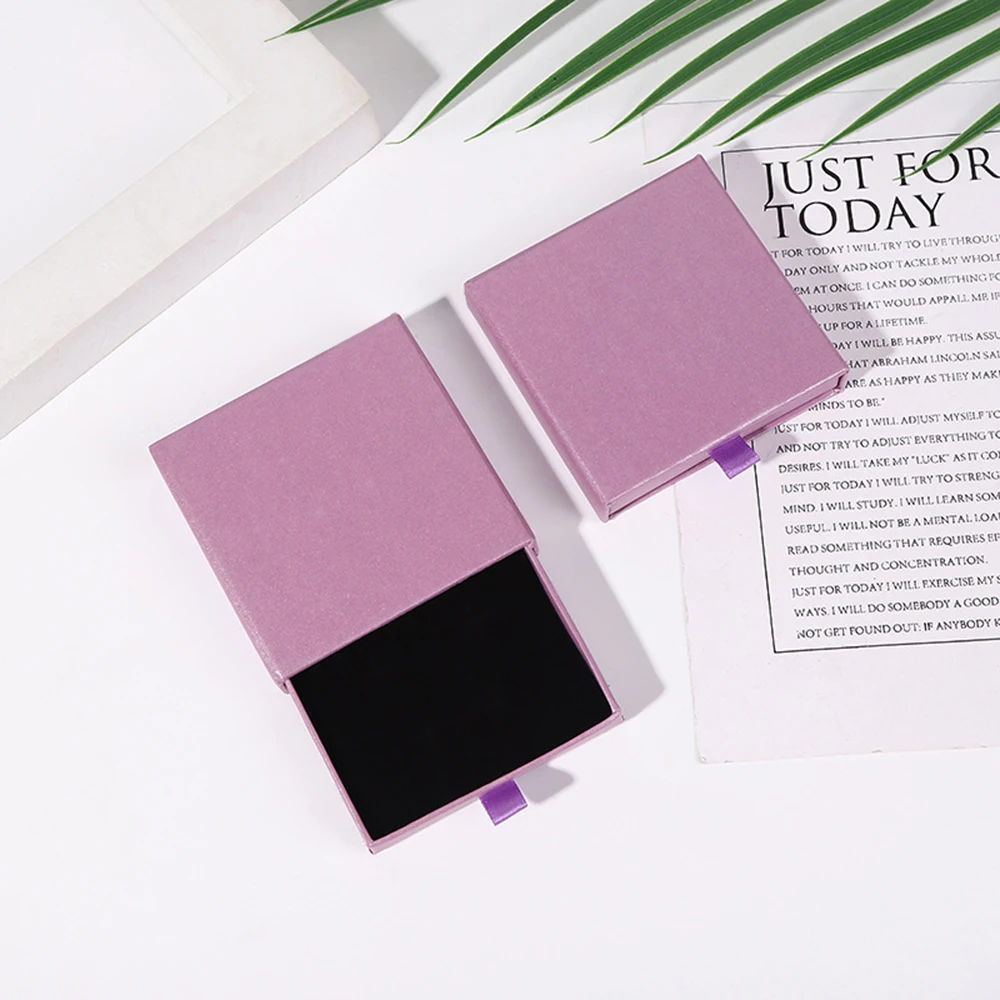 

Коробка для ювелирных изделий из картона