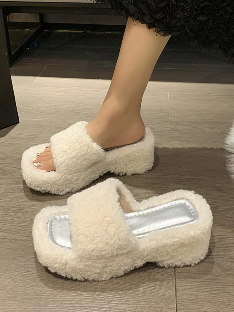 

Shoes Woman 2023 Plush Slippers For Adults Heeled Mules Flock Platform Square Toe Pantofle Fur Flat High New PU Rome Rubber