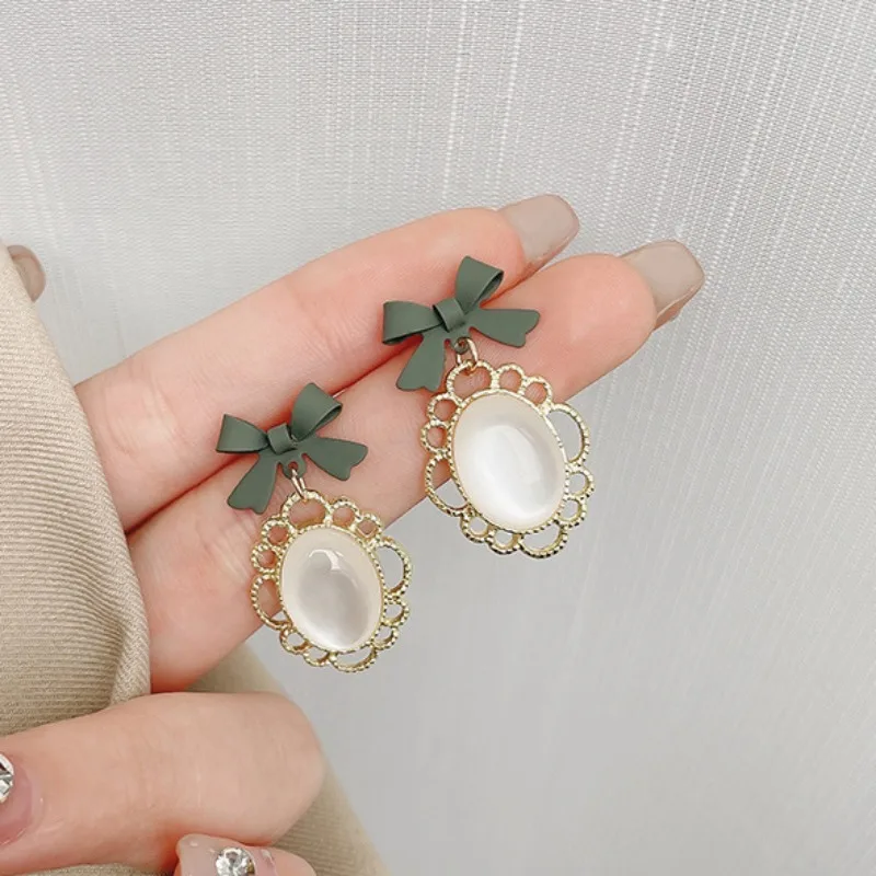 Новые серьги с зеленым бантом в стиле ретро женские праздничные для лучших