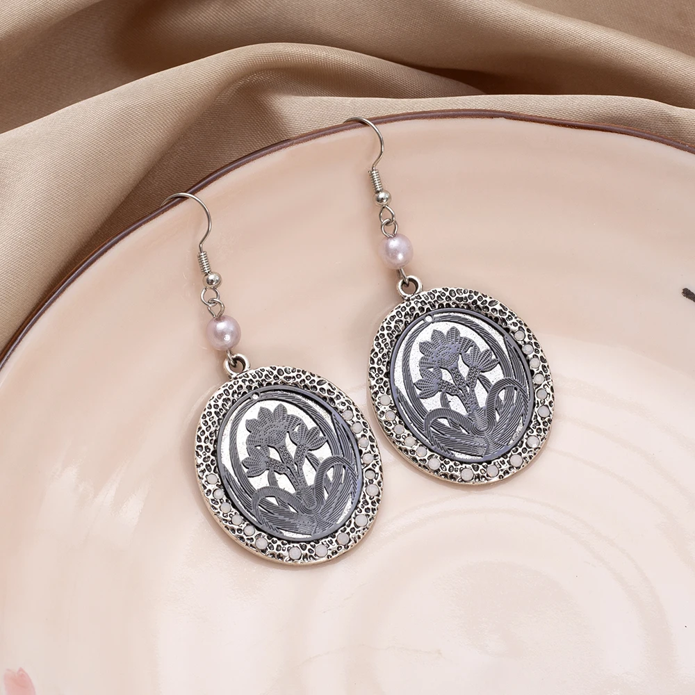 

Korean Style Metal Two Color Plating Oval Shape Retro Earrings For Women Pitted Alloy Hollow Copper Piece Jewelry Accessories