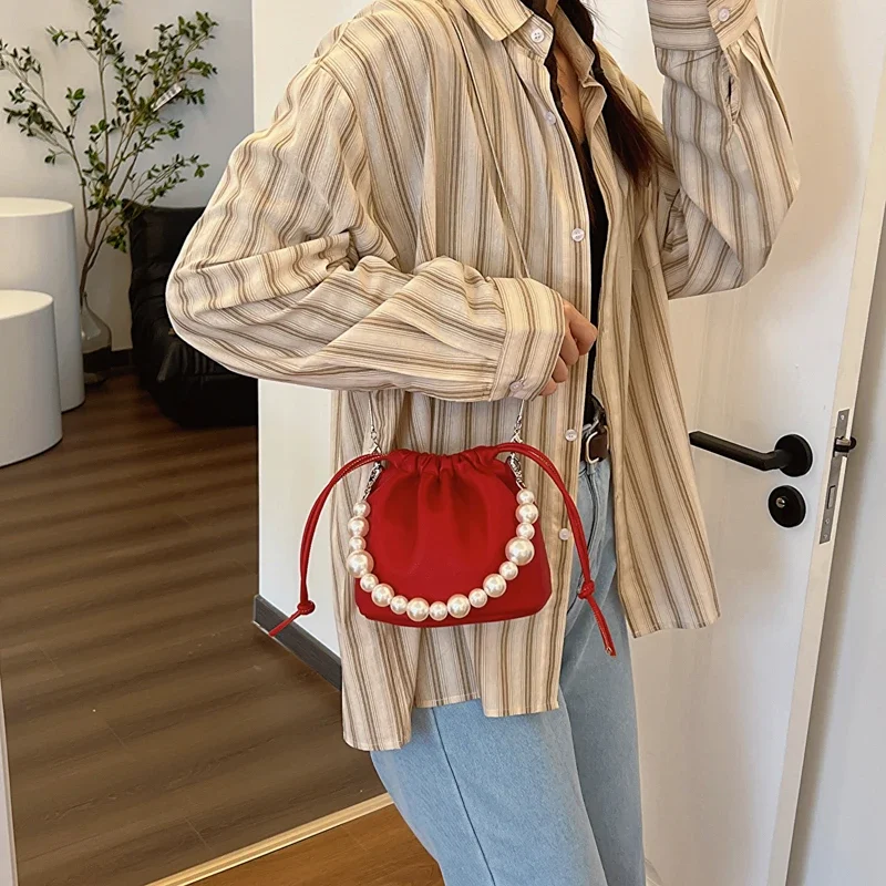 Сумка кросс-боди из ПУ кожи с цепочкой 2024