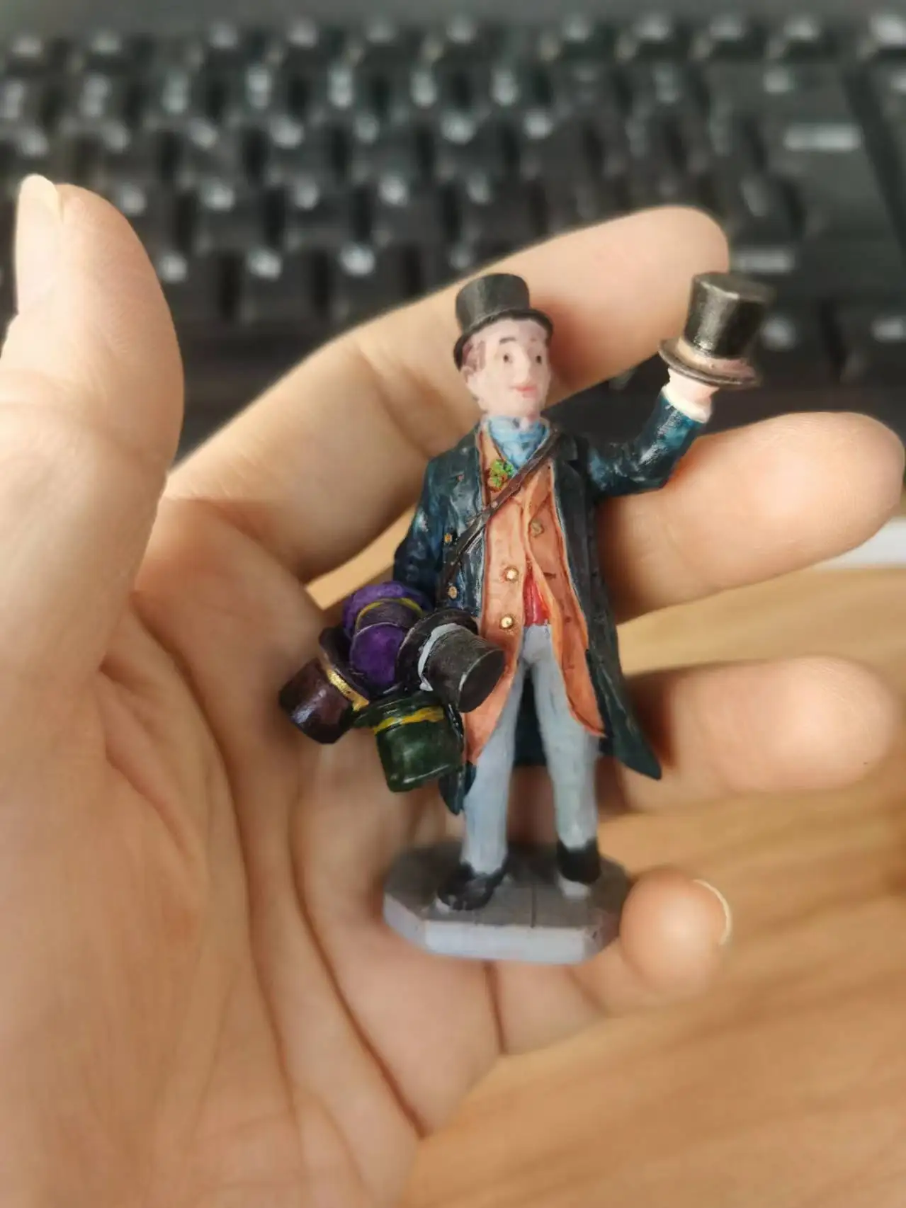 

Фигурка из смолы