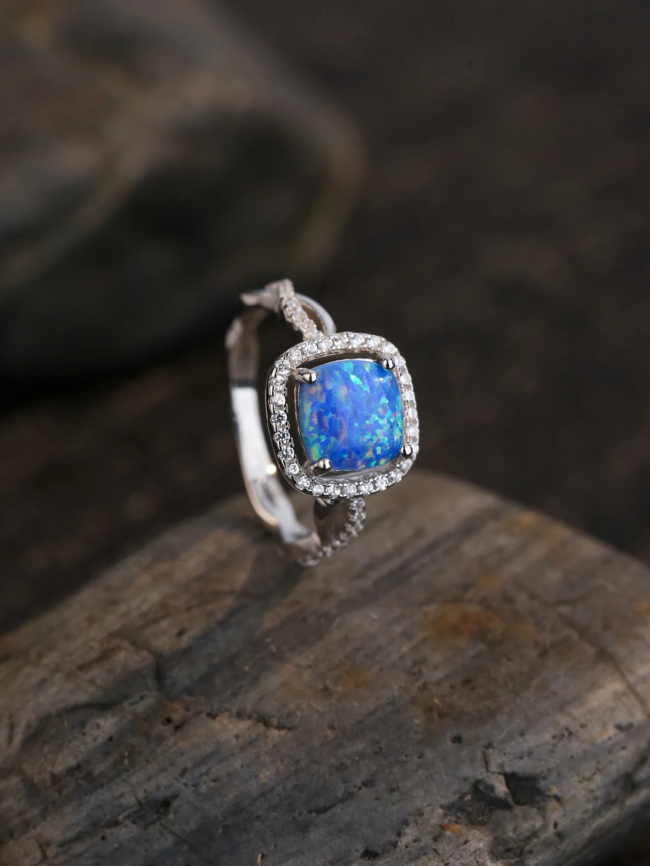 

2023 Europe and America Retro Hot Sale S925 Sterling Silver Fashion Versatile Style Square Diamond New Women's Treasure Ring