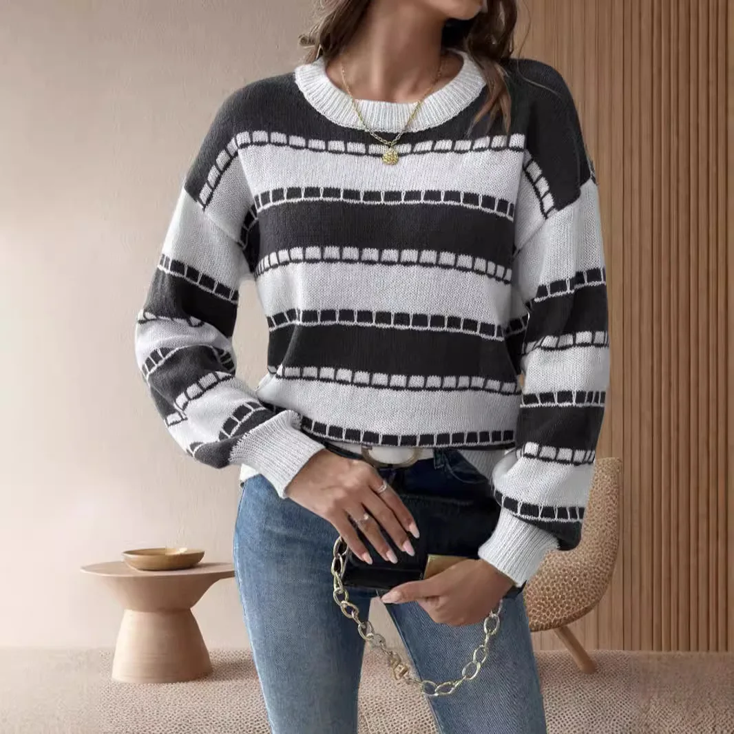 Клетчатый полосатый контрастный вязаный пуловер с круглым вырезом и длинными