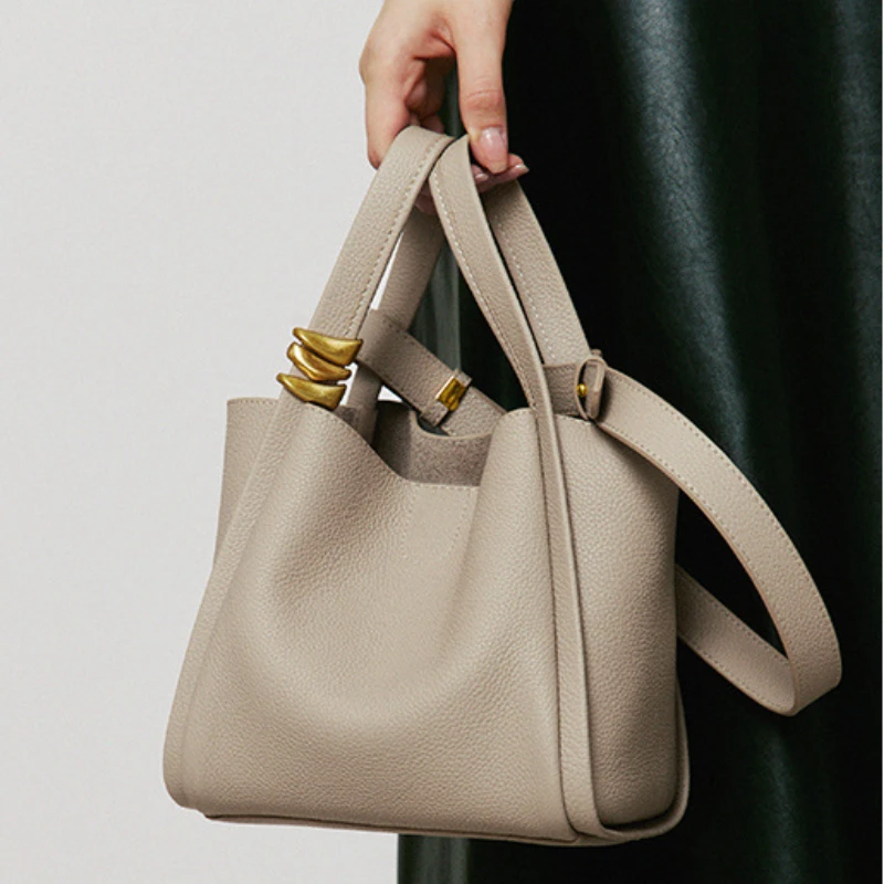 Women's Handbag Soft Genuine Leather 2022 New Vegetable Basket Luxury One Shoulder Portable Messenger Bag Fashion Bucket Bag