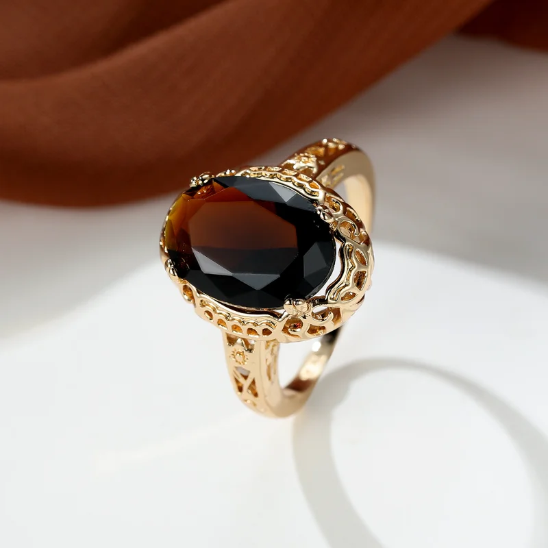 

Vintage Hollow-out Pattern Ring Round Red Zircon Ring for Women's Anniversary Gift Fashion Jewelry