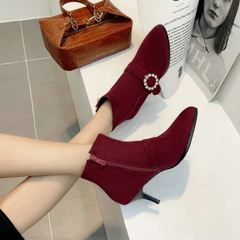 Женские ботильоны из нубука на молнии с острым носком высоком тонком каблуке