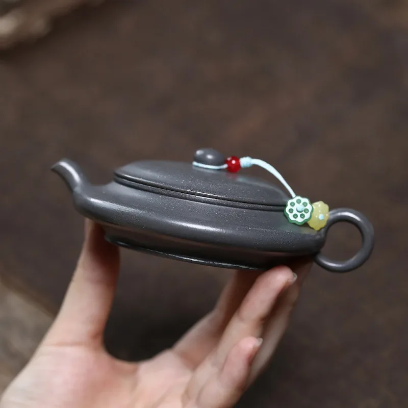 

Роскошные чайники из фиолетовой глины Исин, 90 мл, плоский горшок ручной работы, чайник из необработанной руды, лазурной грязи, чайный сервиз Zisha, чайные предметы, посуда для напитков, аксессуары