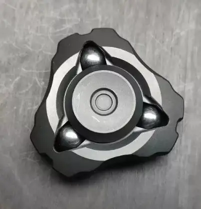 

Second-hand product Playing with Wu Le Zhi EDC Zeus mini zirconium fingertip gyroscope