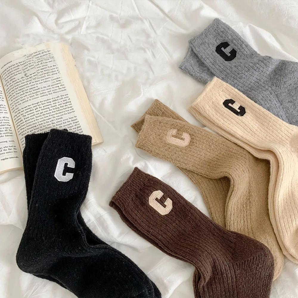 

Winter Warm Thick Middle Tube Sport Socks Set Solid Color Letter White Black Socks New Fluffy Thermal Socks for Women