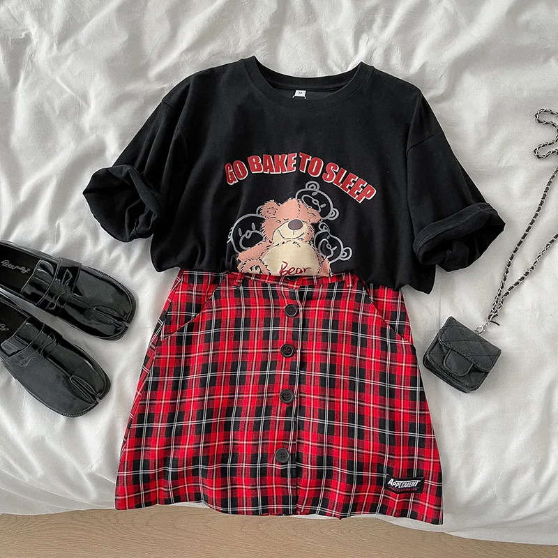 

Fashion Sweet Cool Party Skirt Set Girls Ins Simple Bear Print Short Sleeve T-shirt + Plaid Button A-word Skirt Two Pieces Set