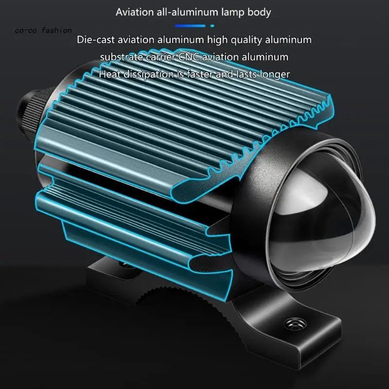 517B 20W Прожекторные светодиодные фонарики для работы в условиях плохой видимости вне дороги с возможностью вращения на 360° Дополнительный свет включен.