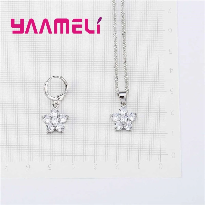 Комплект из колье и серёг серебра 925 пробы с фианитом