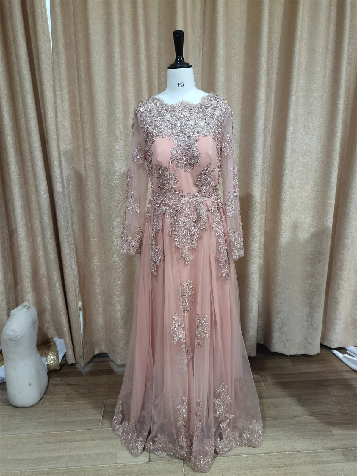 Рисунок 5 - Женское длинное вечернее платье