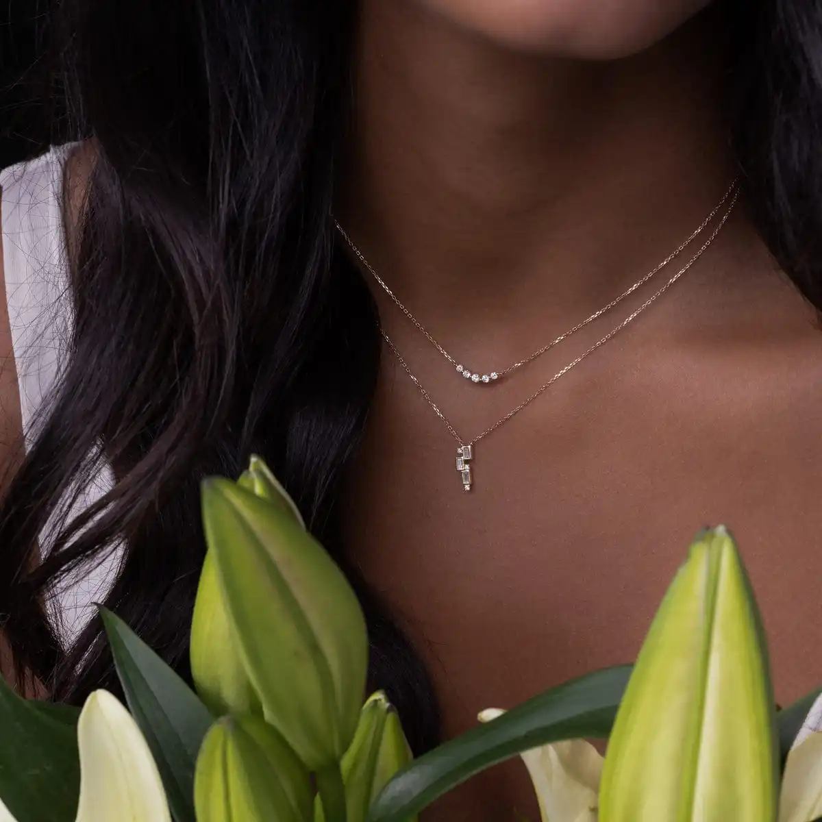 

Потрясающее ожерелье из стерлингового серебра S925 с маленькой алмазной аркой, идеально подходит для любого случая