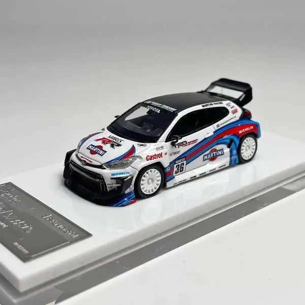 Fuelme 1:64 GR Yaris Pandem Ракета Кролик Мартини Смола Модель автомобиля