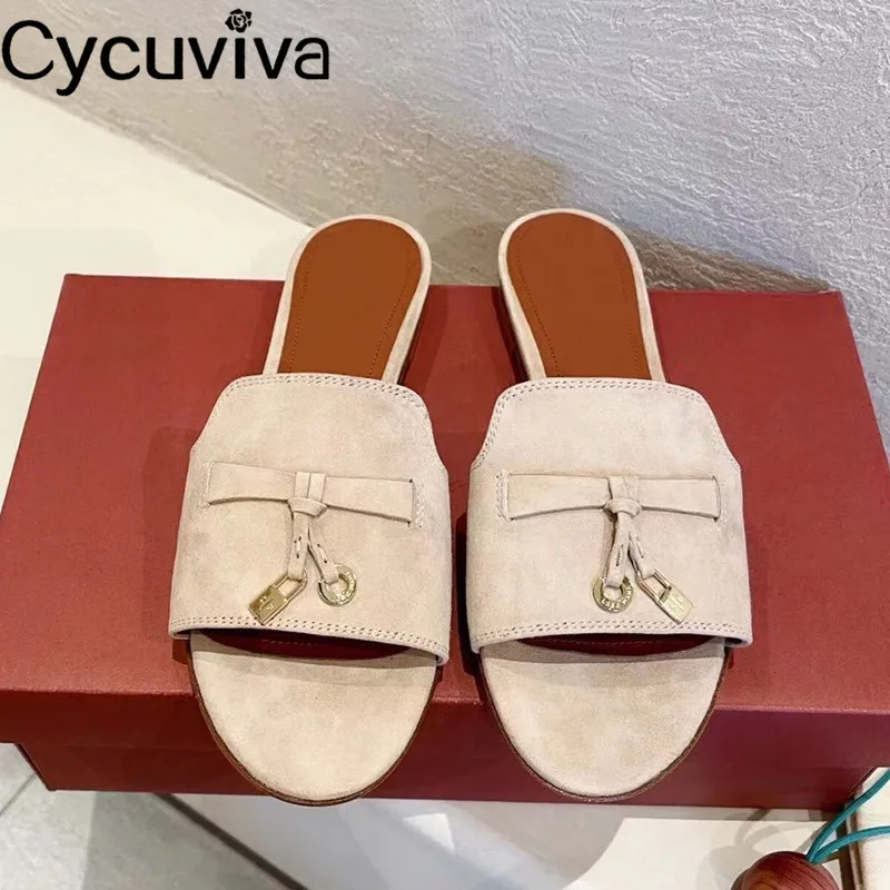 Шлепанцы женские замшевые с металлическим замком |