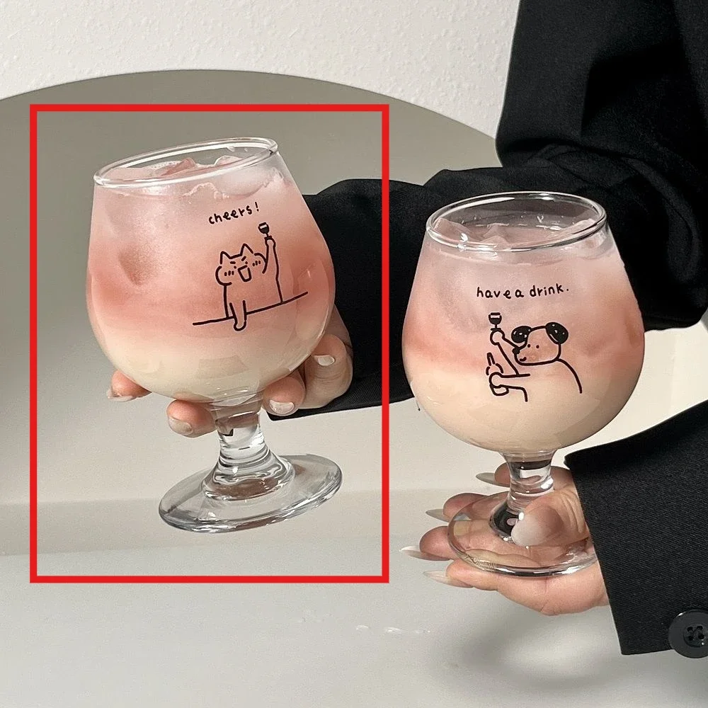 Стеклянный стакан с фигуркой кошки и собаки аньес де лестрад кошки или собаки