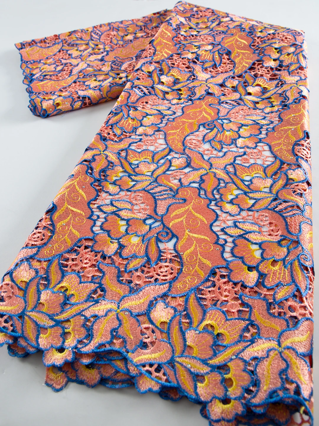 Гипюровая кружевная ткань африканская нигерийская Водорастворимая с камнями