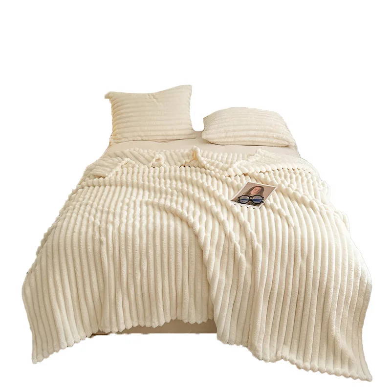 Шерстяное одеяло в широкую полоску