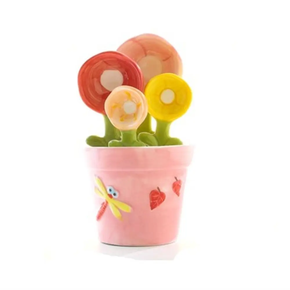 Набор из разноцветных керамических мерных ложек и чашек