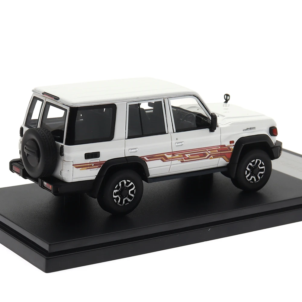 Металлическая модель автомобиля 1/43 TOYOTA LAND CRUISER
