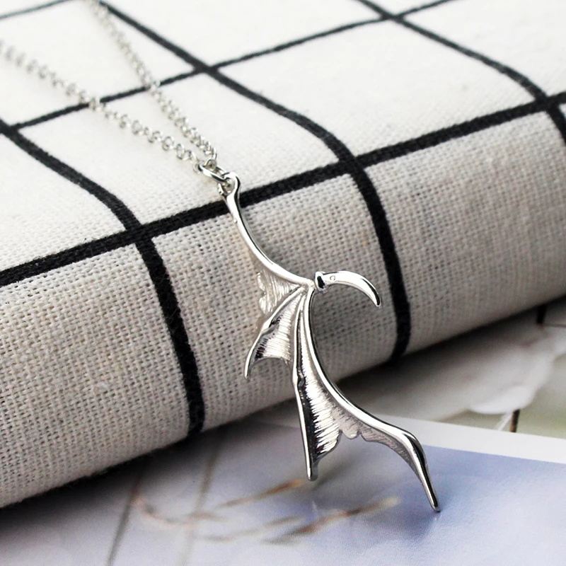 Ожерелье неоготическое для пар кулон в виде сердца из белого и черного крыла