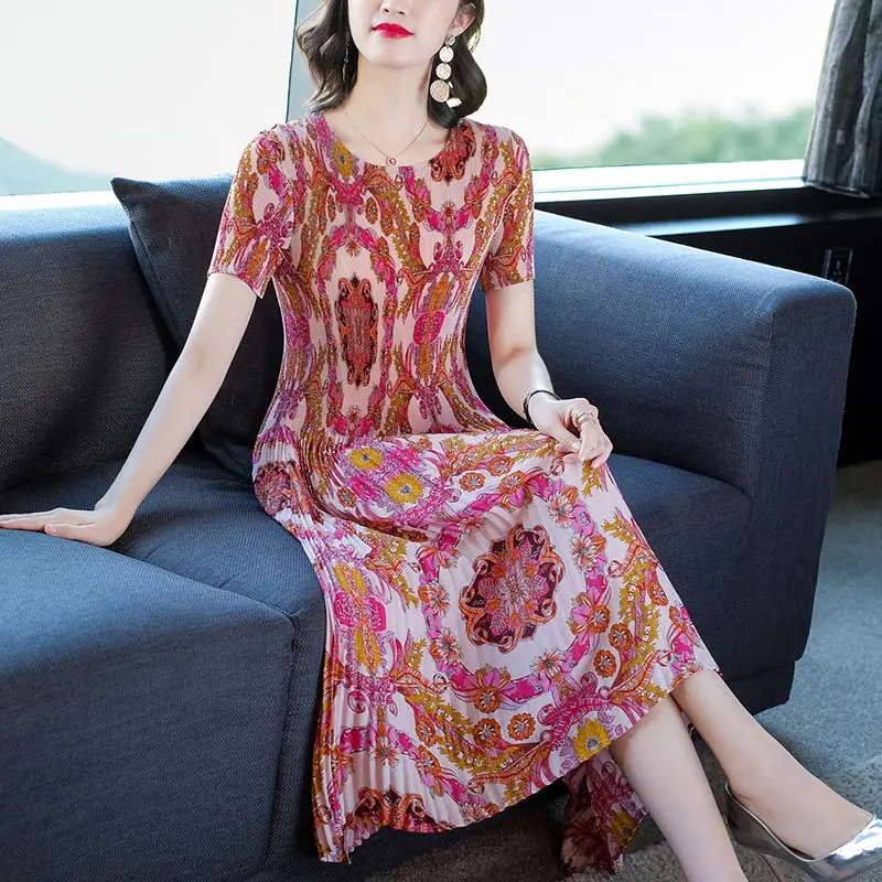

French print mid-length pleated dress female 2023 summer new temperament commuter slim-fit over-the-knee short sleeve skirt