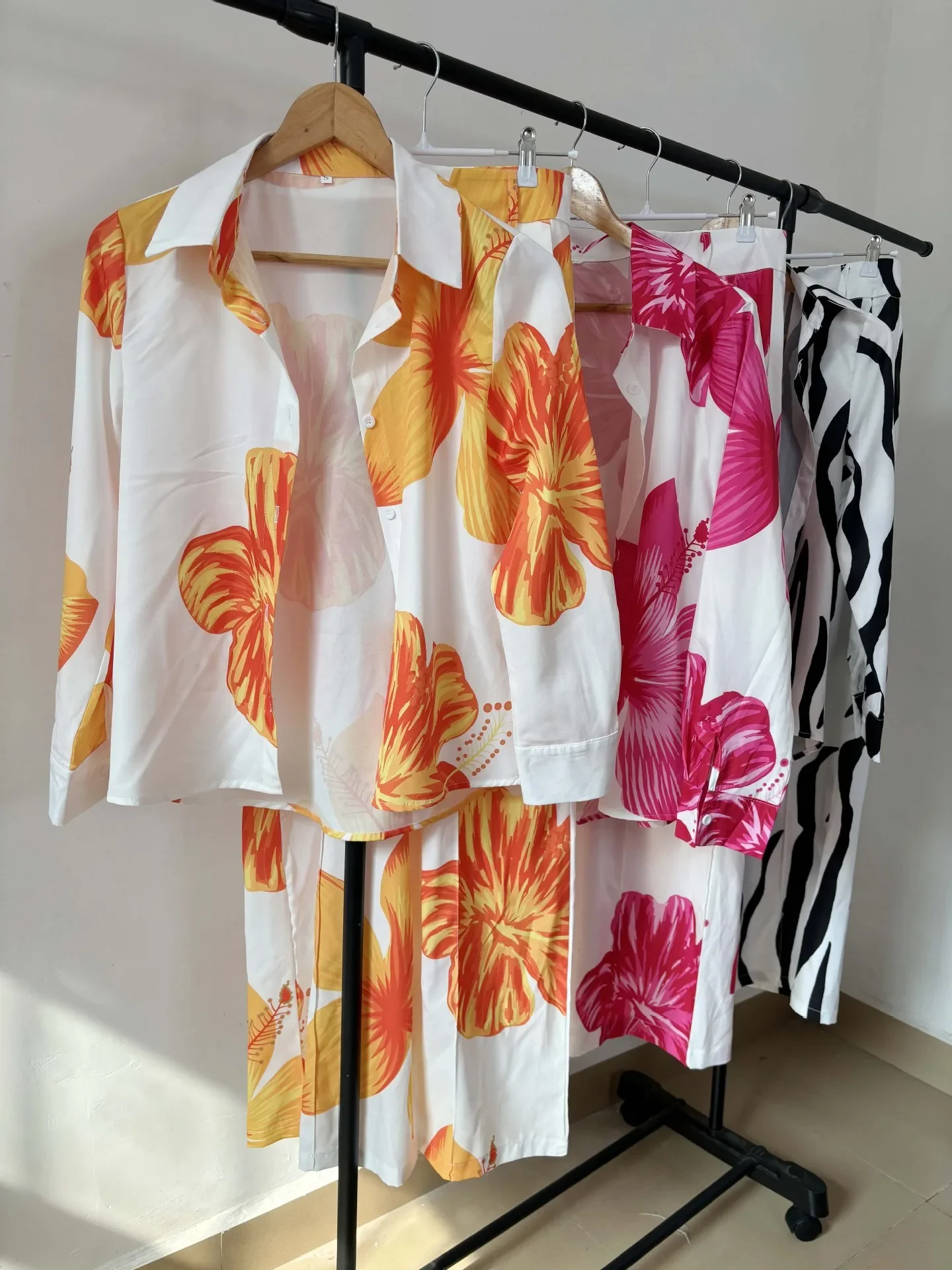 Женский комплект из 2 предметов 2024 весенне-осенняя рубашка с цветочным принтом