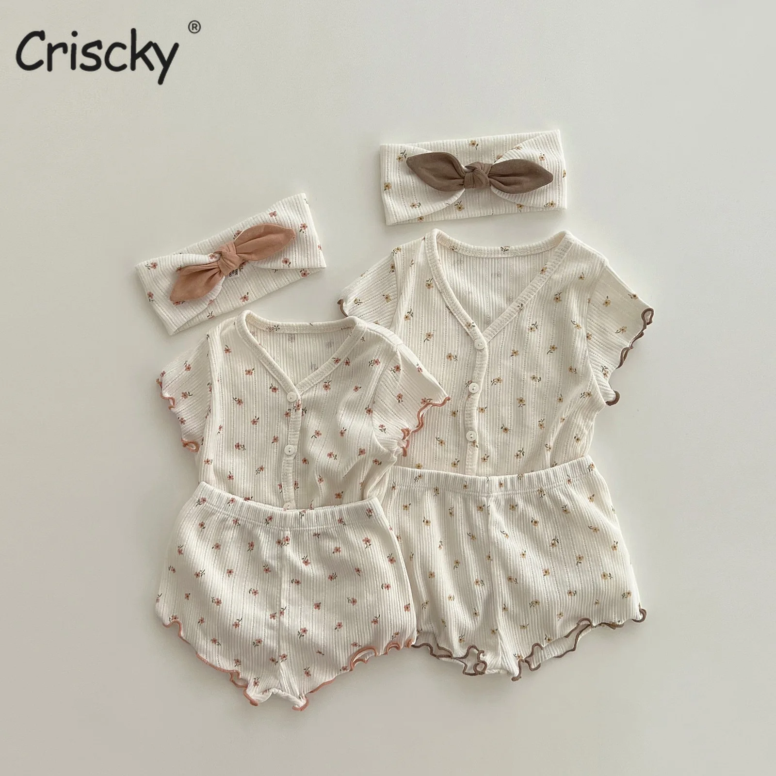 

Новинка 2022, комплект одежды для маленьких девочек Criscky, мягкий хлопковый комбинезон с цветочным рисунком, шорты, комплект одежды, милый Модн...