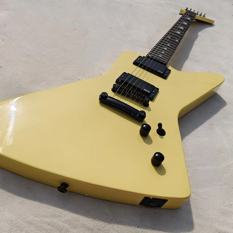 В наличии электрогитара неправильной формы активный звукосниматель EMG