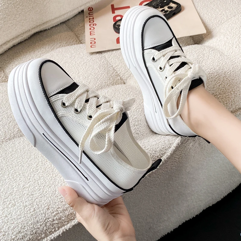 

2022 New Trend Women's Canvas Shoes Flat Vulcanized Lace Women's Shoes Neutral Fashion Design To Help Women's Maple Leaf Shoes