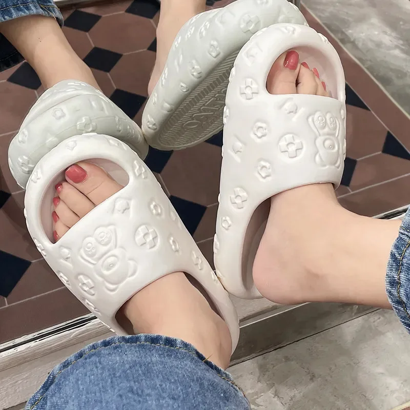 Summer fashion cute bear slippers Couple Home Office slippers shoes Beach Bedroom Women's summer slippers Flip Flops Sandals