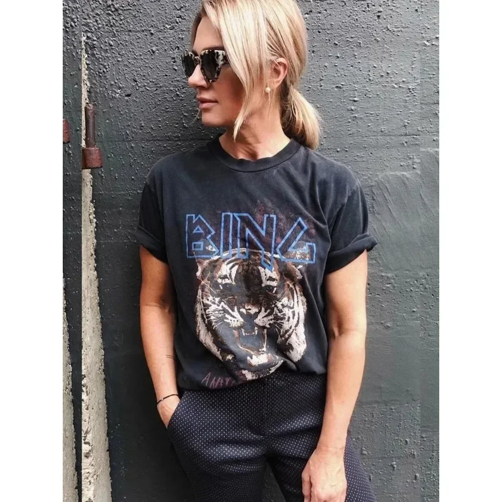 Футболка женская с круглым вырезом коротким рукавом