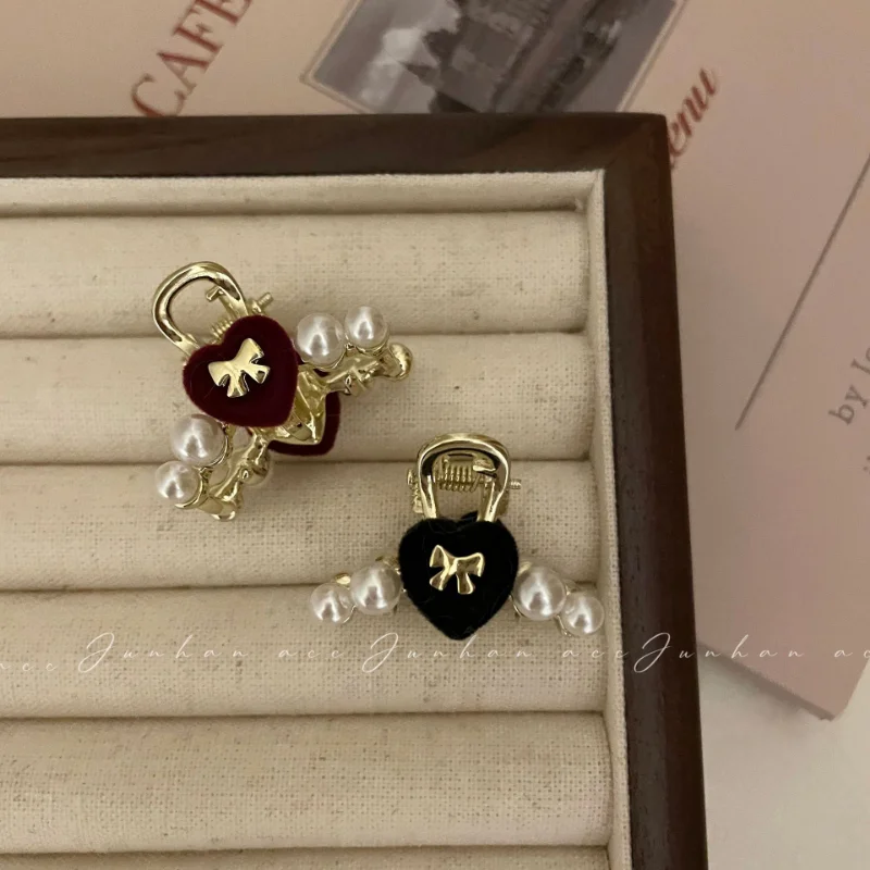 

Милая головка принцессы в ретро стиле с жемчужинами любовь маленький захват зажим темпераментная челка для пожилых чувство зажим для челки...