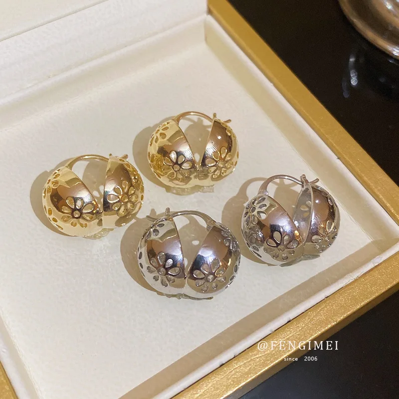 

925 Silver Flower Small Ball Ear Buckle Korean Ins Simple Fashion Temperament Earrings Metal Wind Personality Earrings Female