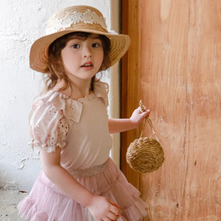 

2023 летние хлопковые кружевные футболки с вышивкой и оборками для девочек, повседневные однотонные элегантные универсальные модные милые и милые футболки с круглым вырезом