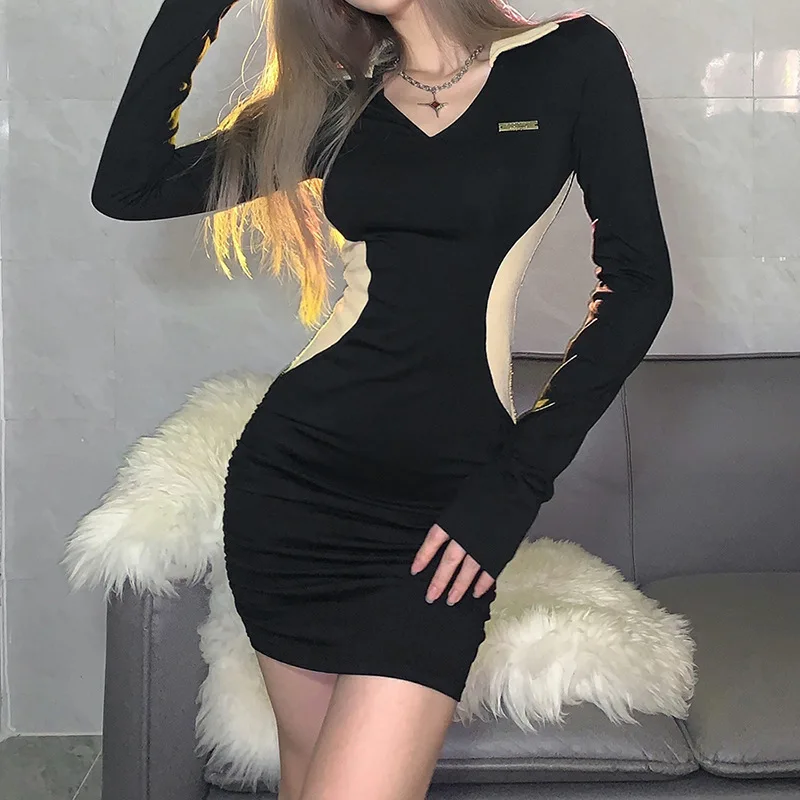 

Женское облегающее платье-футболка с отложным воротником и длинным рукавом