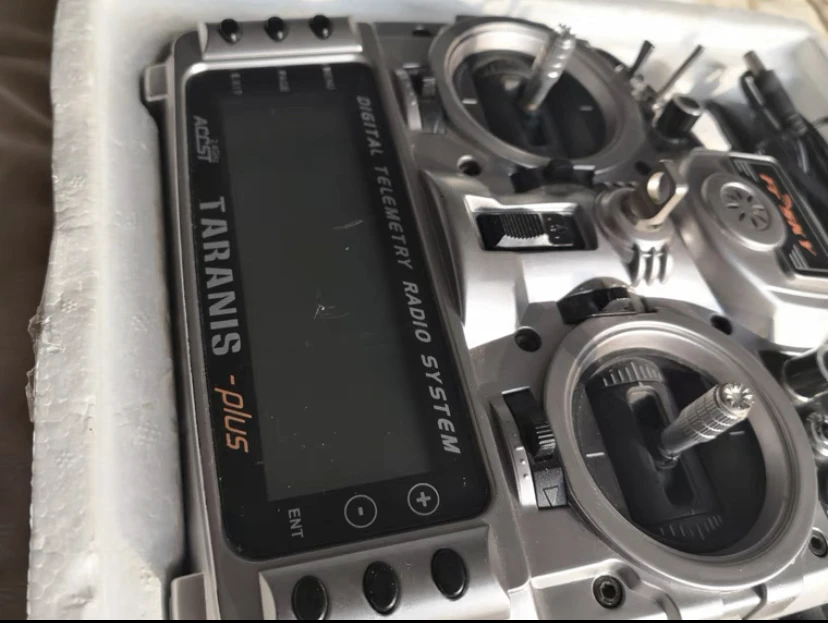 Передатчик доступа FrSky Taranis X9D Plus 2,4G 24CH ACCST D16 поддерживает функцию анализатора спектра openTX для радиоуправляемого дрона Передатчик доступа FrSky Taranis X9D Plus 2,4G 24CH ACCST D16 поддерживает функцию анализатора спектра openTX для радиоуправляемого дрона