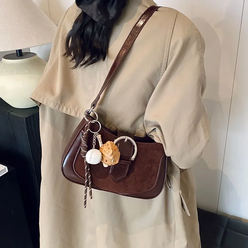 Темпераментная красная сумка подмышки с пендой винтажная женская осенне-зимняя