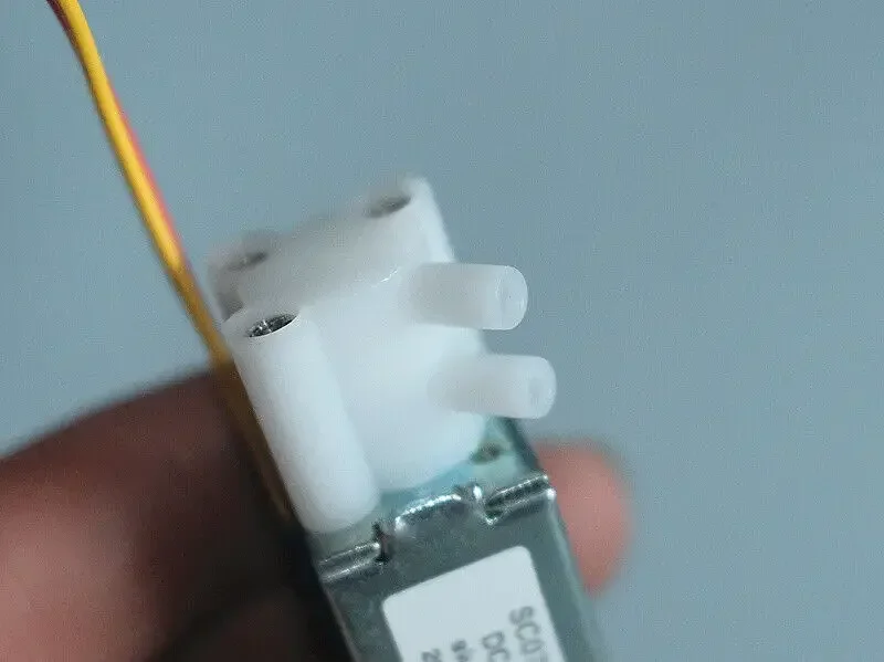 SKOOCOM SC0726G Электрический электромагнитный клапан Micro DC 9 В 2-позиционный 3-ходовой