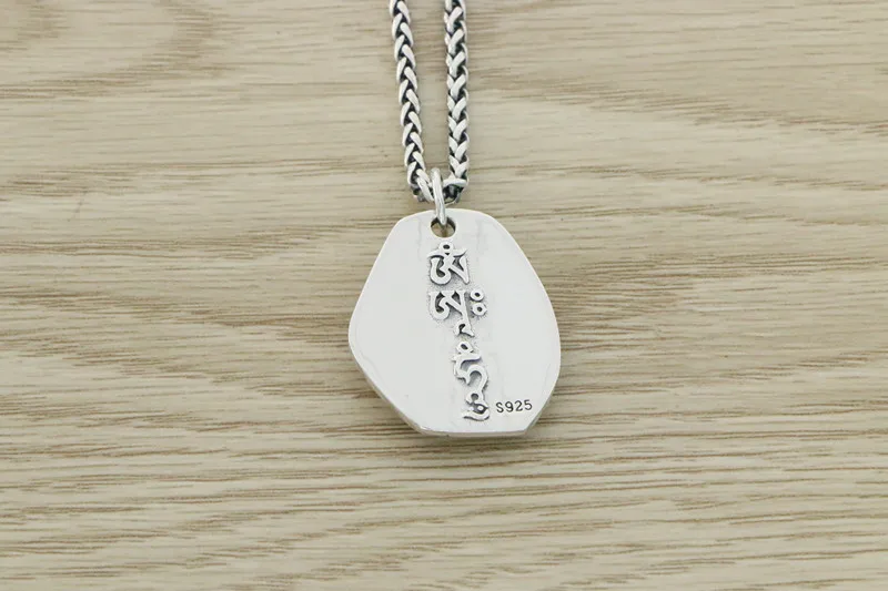 Подвеска в этническом стиле из чистого серебра с изображением бога богатства