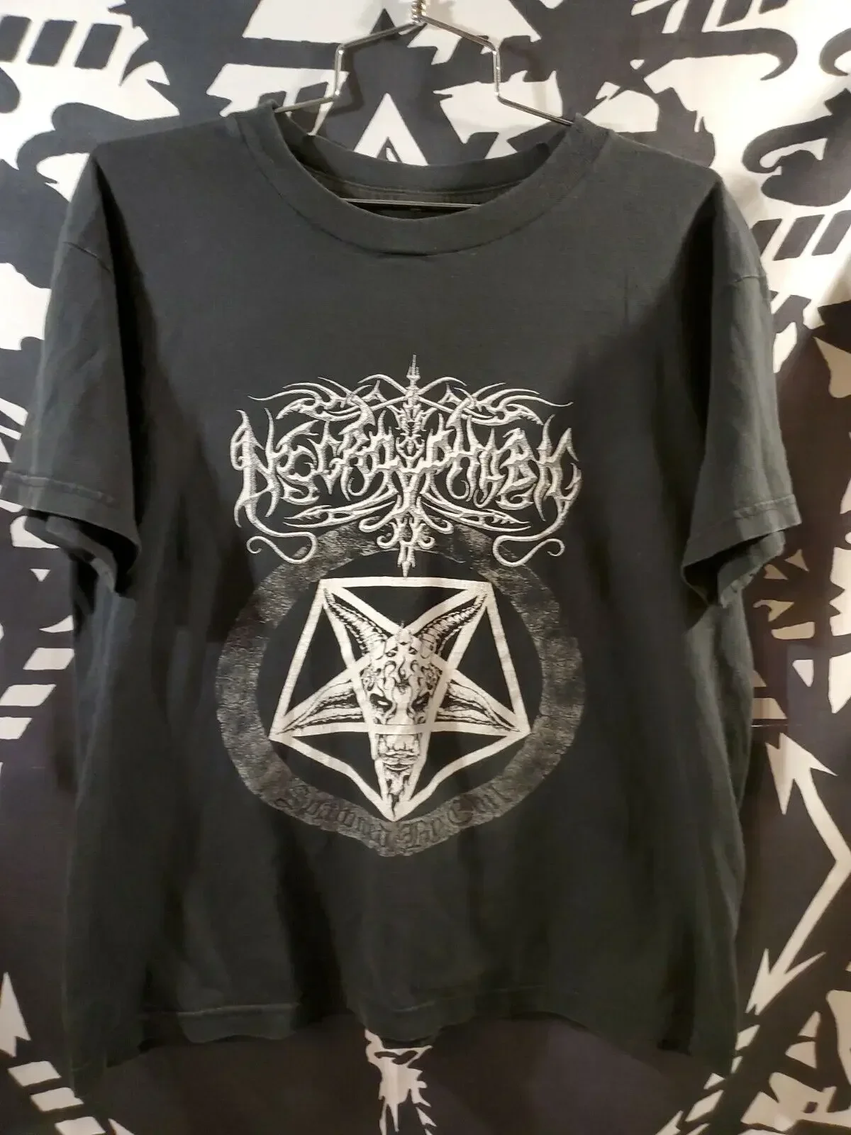 Винтажная футболка с декрофобным рисунком ориентированная от зла