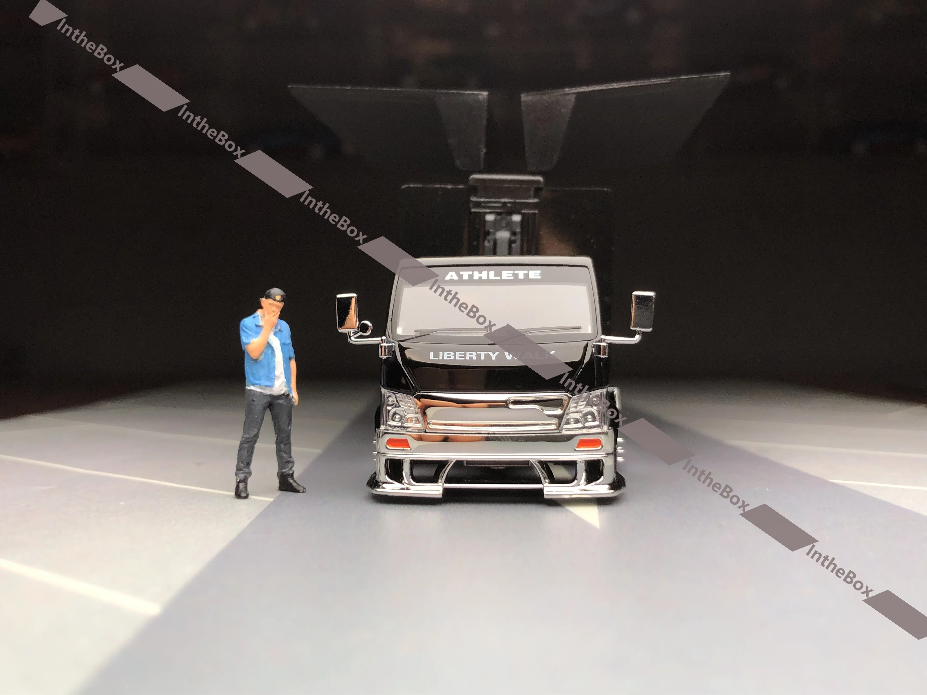 MT 1:64 AIT Black LB H300 Box Truck Custom Sports Diecast Collection Ограниченная серия игрушек для хобби