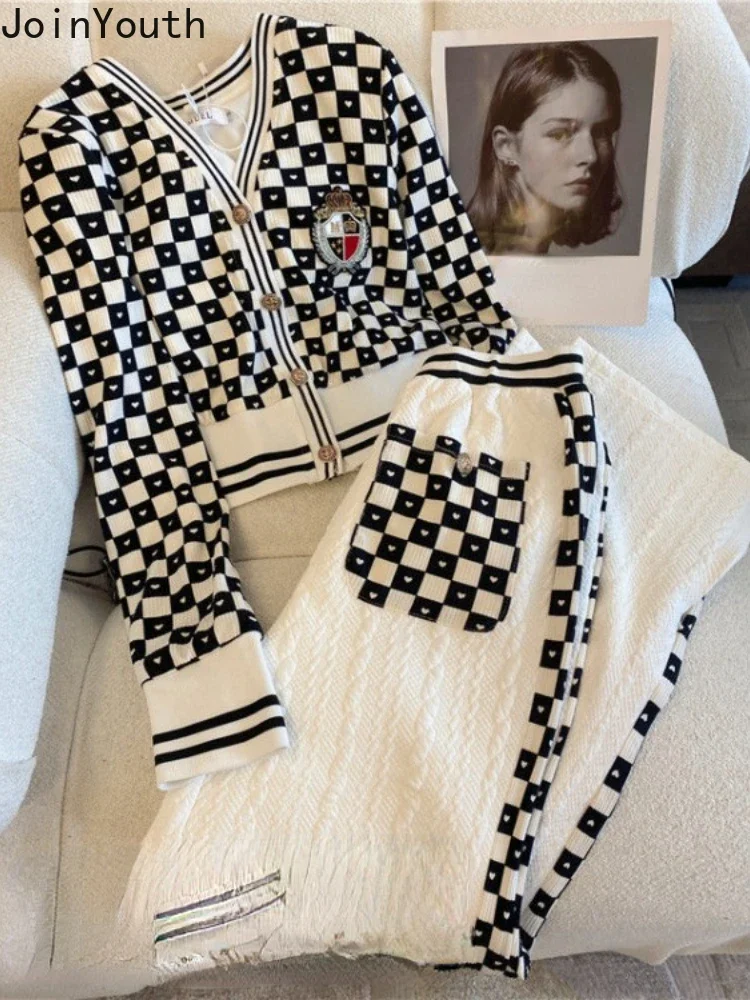 Женский брючный костюм с V-образным вырезом в клетку