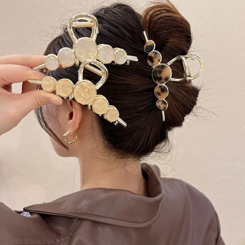 

2023 New Korean Simple Metal Acetic Acid Grab Clip Shark Clip Large Ponytail Claw Ladies Elegant Headdress Accessories