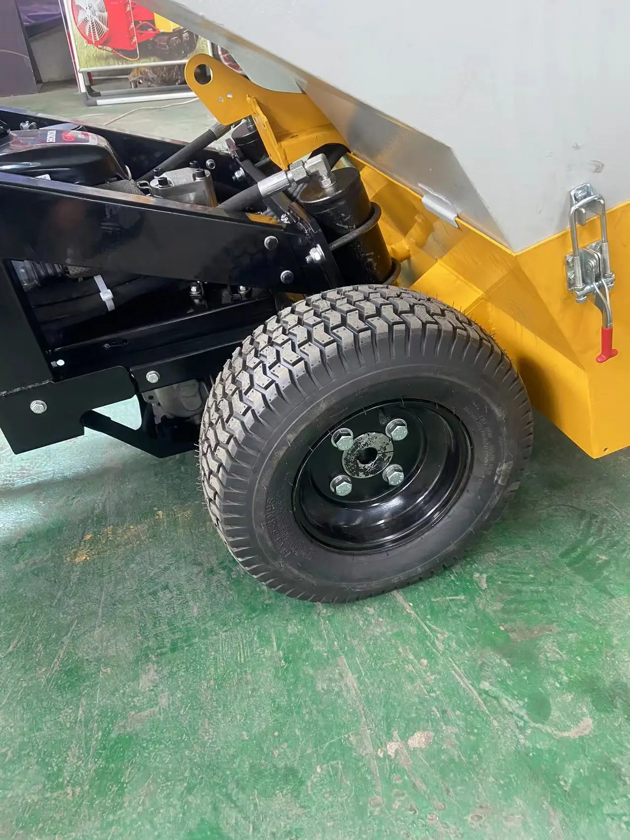 DYNAPAC S100 инженерное оборудование дешевый асфальтоукладчик на продажу |