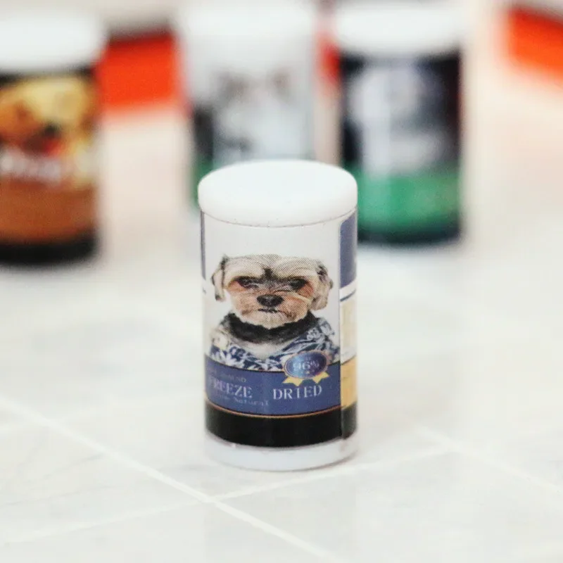 

Миниатюрный пластиковый консерв для собачьего корма