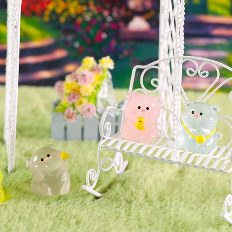 1pcs Luminous Cartoon Pig Model Lovely Glow In Dark Display Stand Bookshelf Desk Decoration Micro Landscape Figure