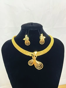 Gold Colour Plated Necklace Earring Set Beautiful Fashion Trend Sweet Romantic Party Wedding